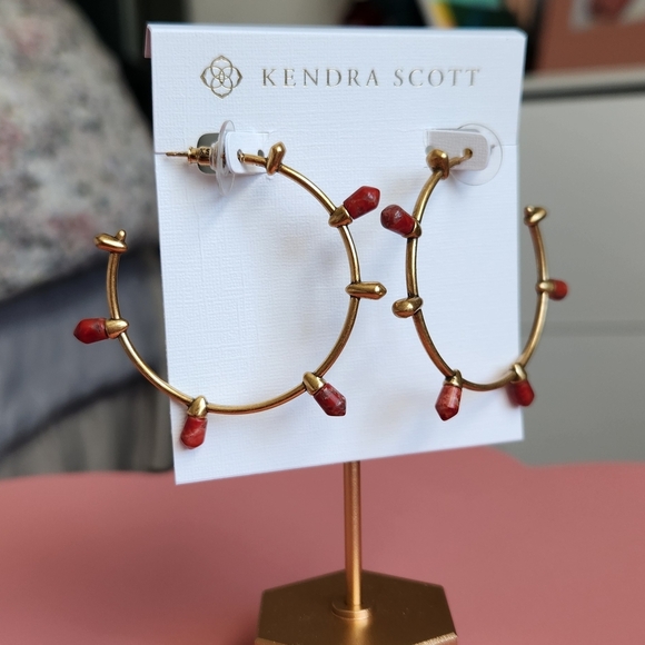 Kendra Scott Vintage Gold Frieda Hoop Earrings - Picture 2 of 4